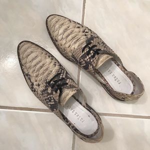 Freda Salvador WIT d’orsay Oxford in snake print